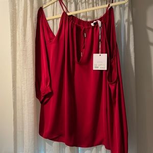 NWT beautiful L'Academie Large top in Berry.